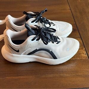 Nike Womens' React Escape Run 2 Cream & Black Sneakers Size 7.5